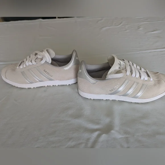 Adidas Gazelle Women's Spikeless Golf Shoes - Picture 7 of 16